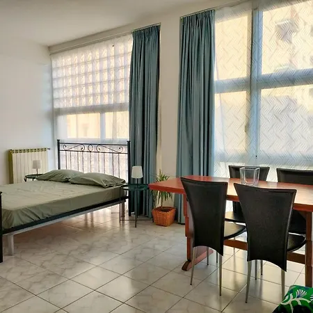 Palestro - A Cozy In شقة كومو