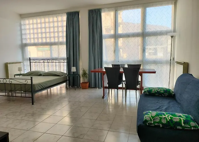 Palestro - A Cozy In * كومو